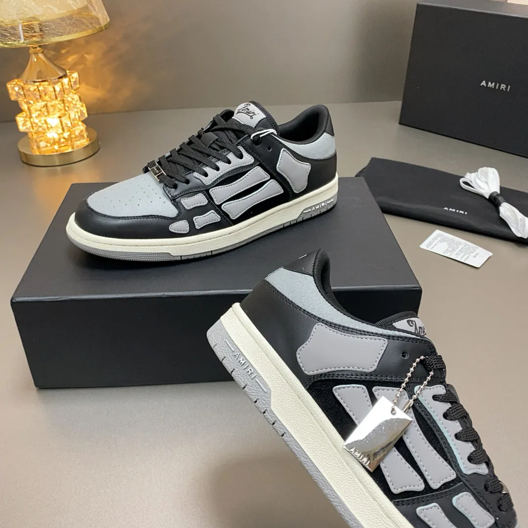 p580🐮🐮AMIRI Couple Style👑 The latest The Pacific Series Couple Style💀🦴Bone Stars Casual Sports Shoes Skateboard Shoes✔️ AMIRI's Pacific shoes are a sneaker that combines luxury and street style. Many celebrities and Internet celebrities have the same style. Its design and workmanship are very exquisite. Made of high-grade cow leather, soft to the touch and highly durable. 💎Fabrics: Original custom imported first-layer cowhide 💎Inner lining: Original customized breathable mesh 💎Foot: Original injection molded one-piece, comfortable, wear-resistant and not tiring for feet 💎Outsole: Original 1:1 molded three-color sole Original outsole 💎Sole thickness: 3CM 💎Size: Female 35-40 Male 39-46 💎Price; Top version 👑Special remarks Remark: (Female size 34 40 . Men's sizes 38 45 46 are customized and cannot be returned or exchanged. Please note when ordering! Thank you🤝🤝